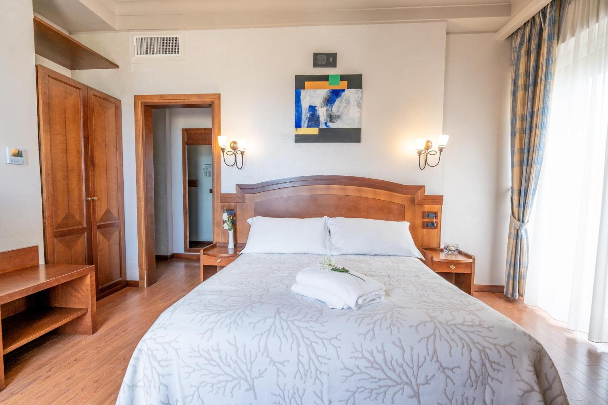 Art Hotel Santa Lucia Termoli Buitenkant foto