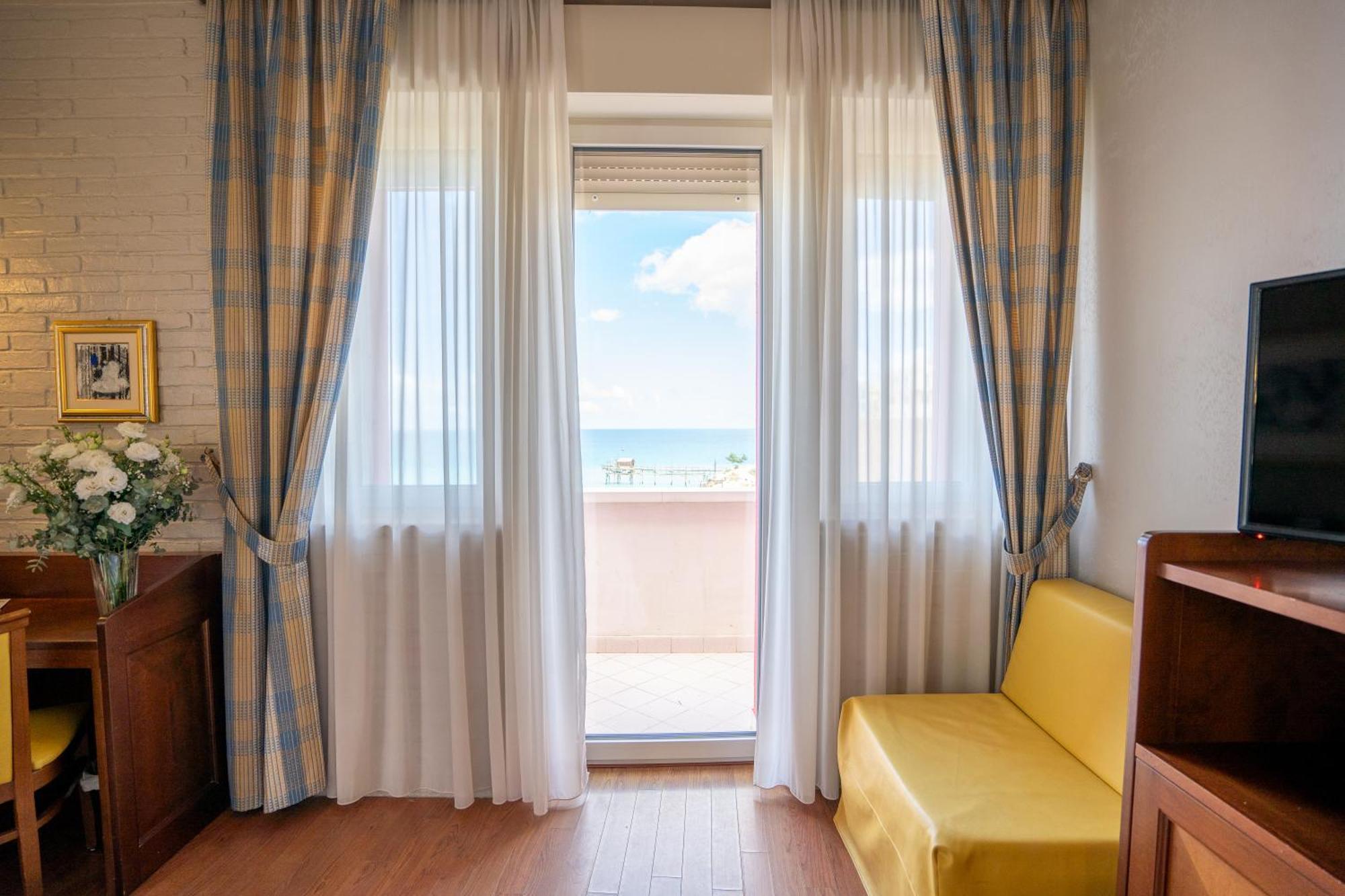 Art Hotel Santa Lucia Termoli Buitenkant foto